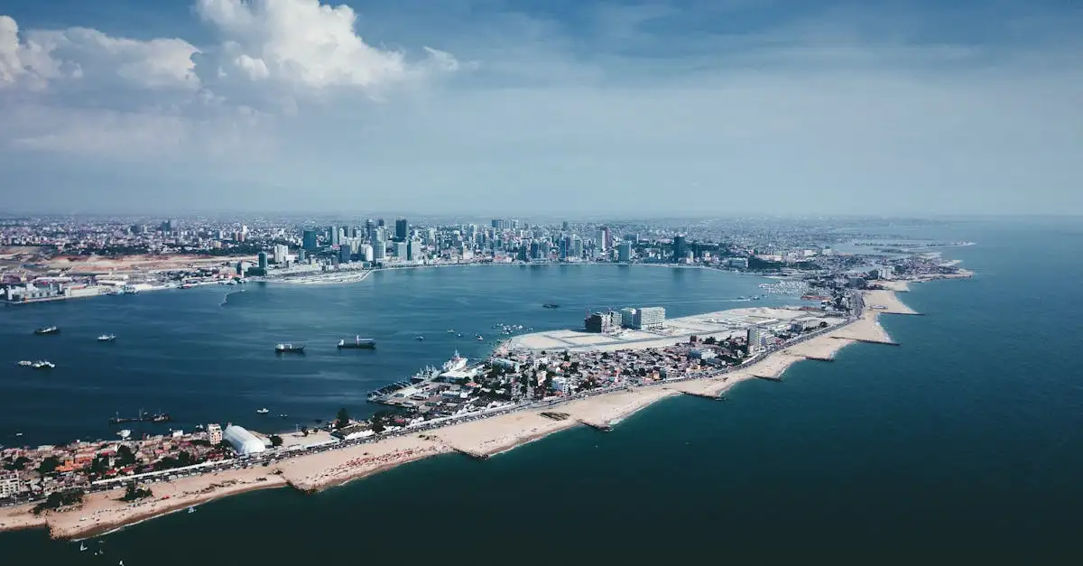 Qual cidade de Angola foi chave para a colonização portuguesa?