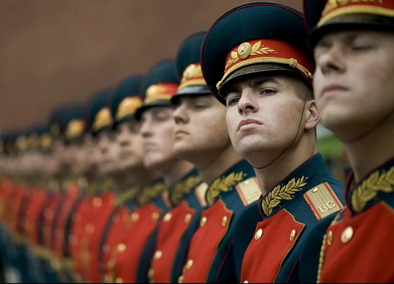 Como os cavaleiros viam o exército permanente em sua época?