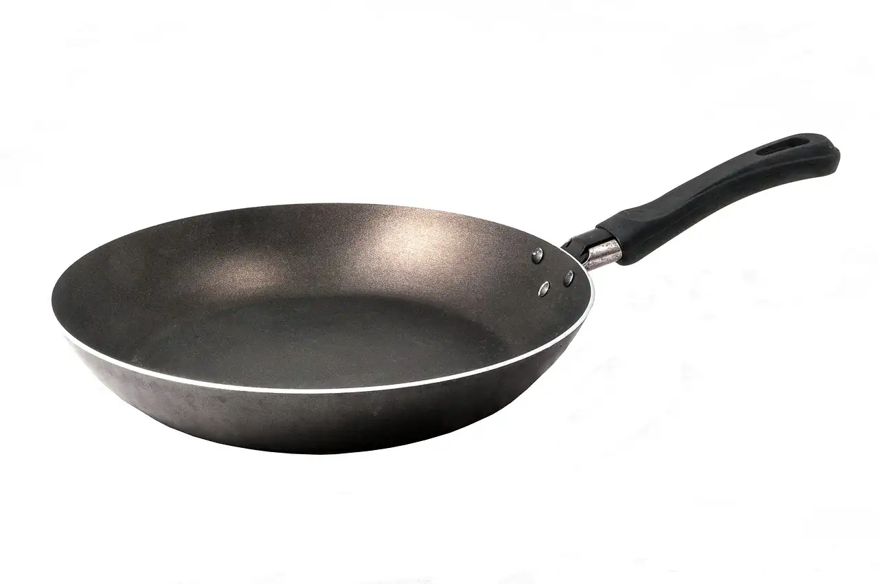 Como usar bicarbonato de sódio para limpar panela queimada?