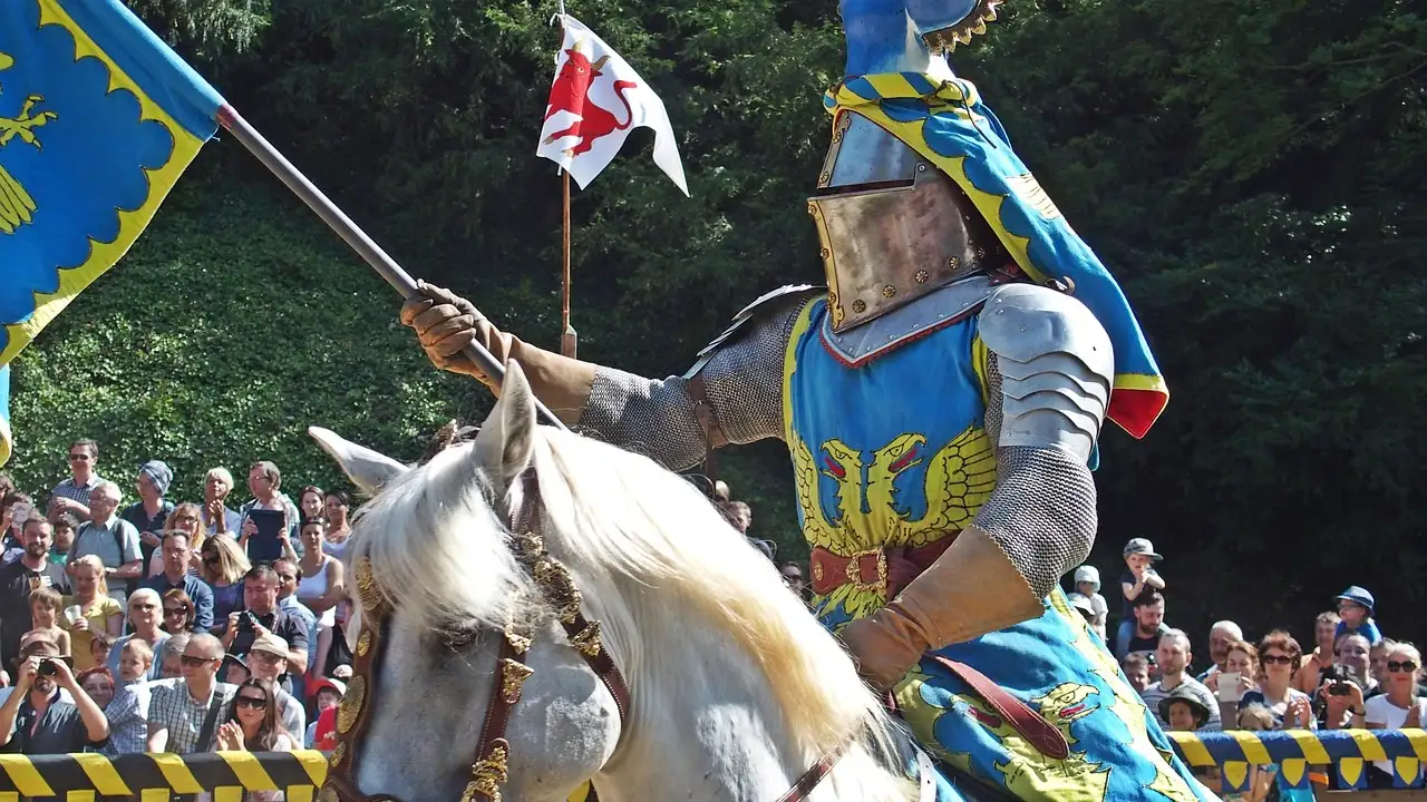 Quais são os valores cavalheirescos na arte medieval?