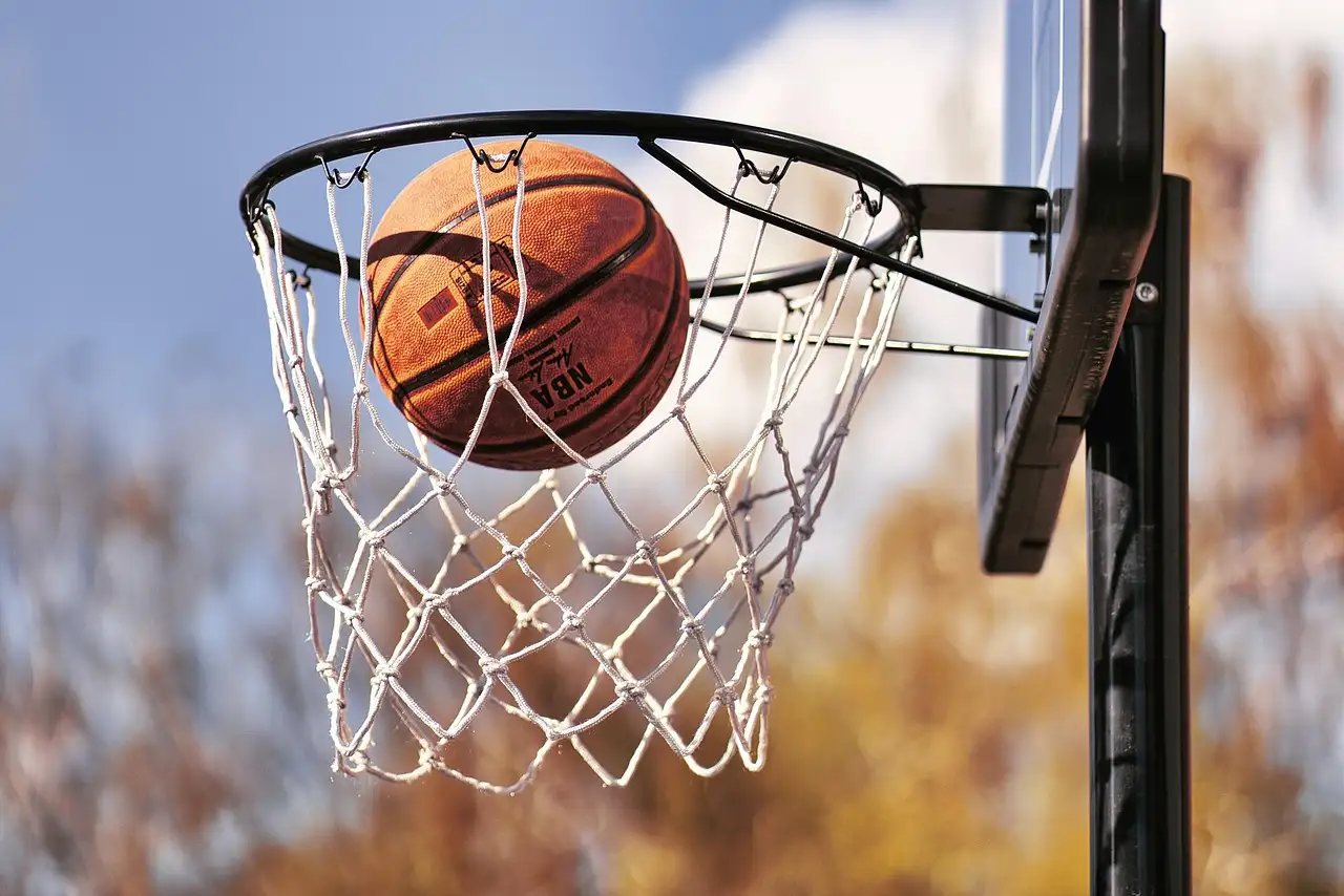 Qual é a duração de uma partida de basquete 3x3?