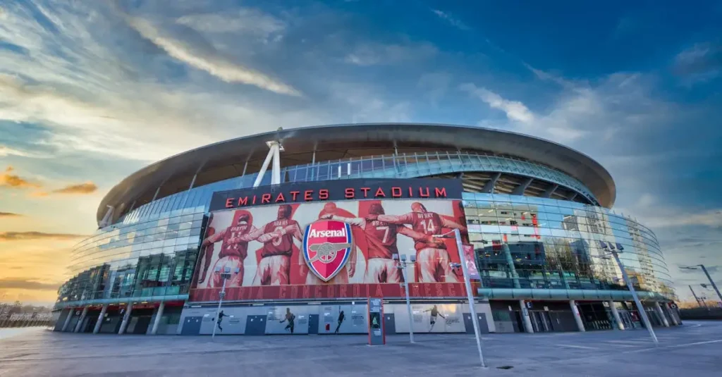 Qual é o nome do estádio do Arsenal FC atualmente?