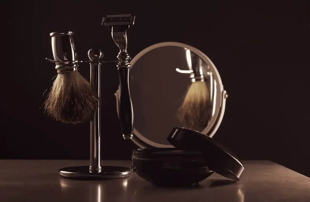 Como a espuma de barbear remove manchas de assentos de carro?