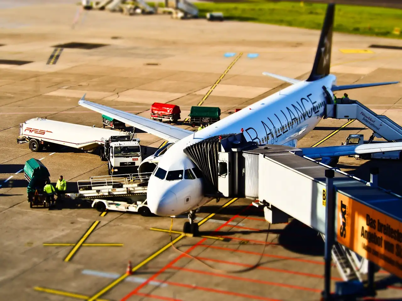 Como as companhias aéreas de baixo custo transformaram a aviação?