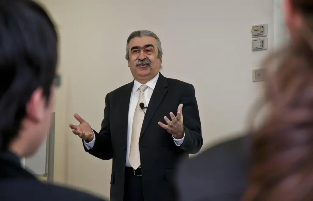 Por que um discurso divino é essencial para castelos?