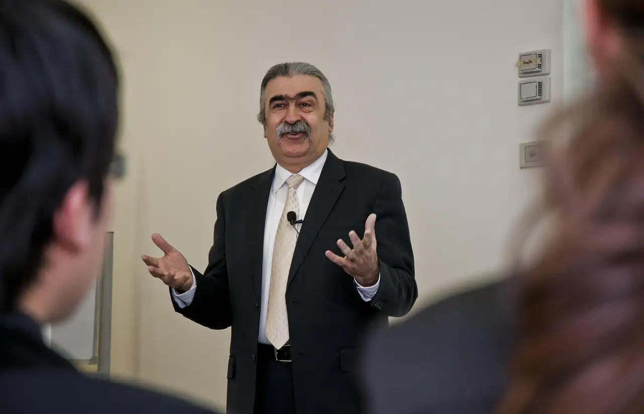 Por que um discurso divino é essencial para castelos?