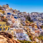 Qual é a duração do voo de Amsterdã a Santorini?