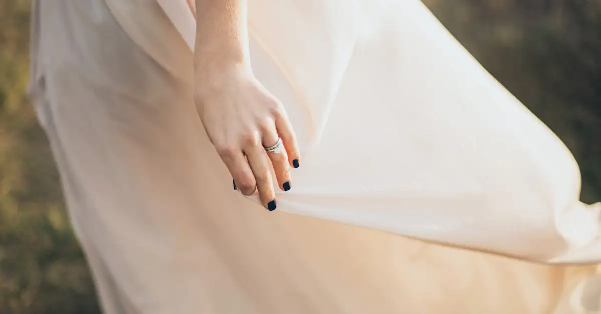 Qual esmalte combina melhor com vestido preto?