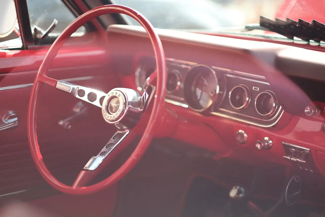 Quando foi lançada a primeira Ford Mustang?
